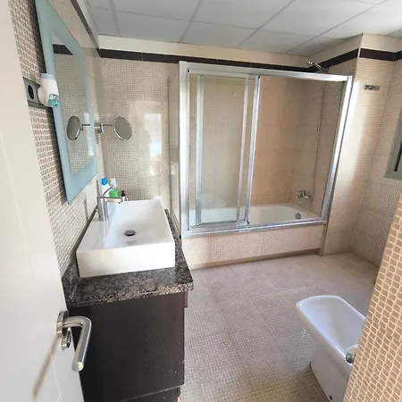 Apartment Family Spacious Apartment, Terrace, Kitchen, View, Free Parking And Wifi *