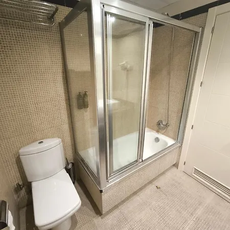 Family Spacious Apartment, Terrace, Kitchen, View, Free Parking And Wifi Apartment *